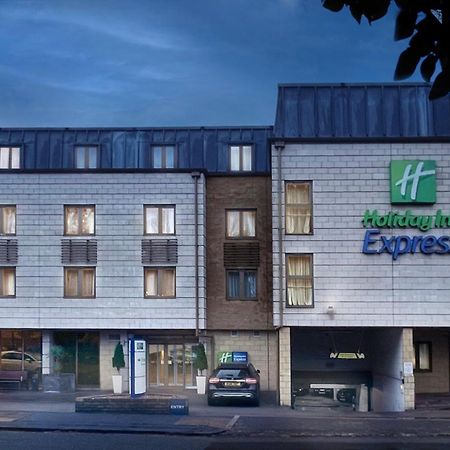 Holiday Inn Express Windsor By Ihg Exterior foto