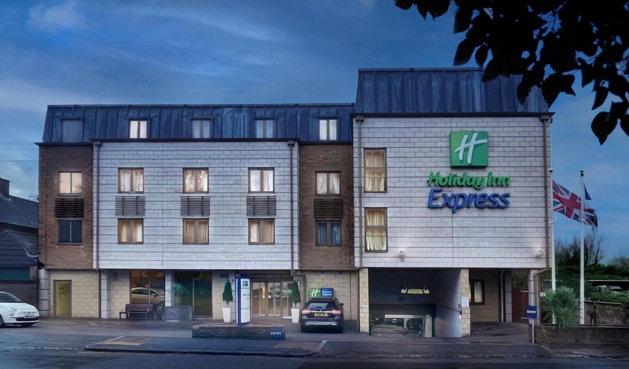 Holiday Inn Express Windsor By Ihg Exterior foto