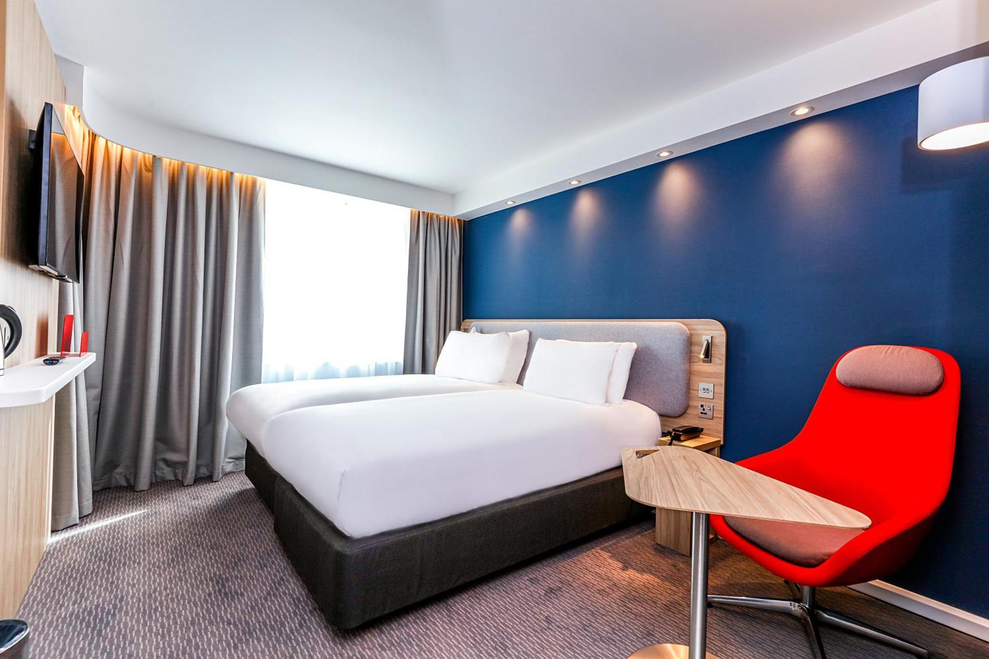 Holiday Inn Express Windsor By Ihg Exterior foto