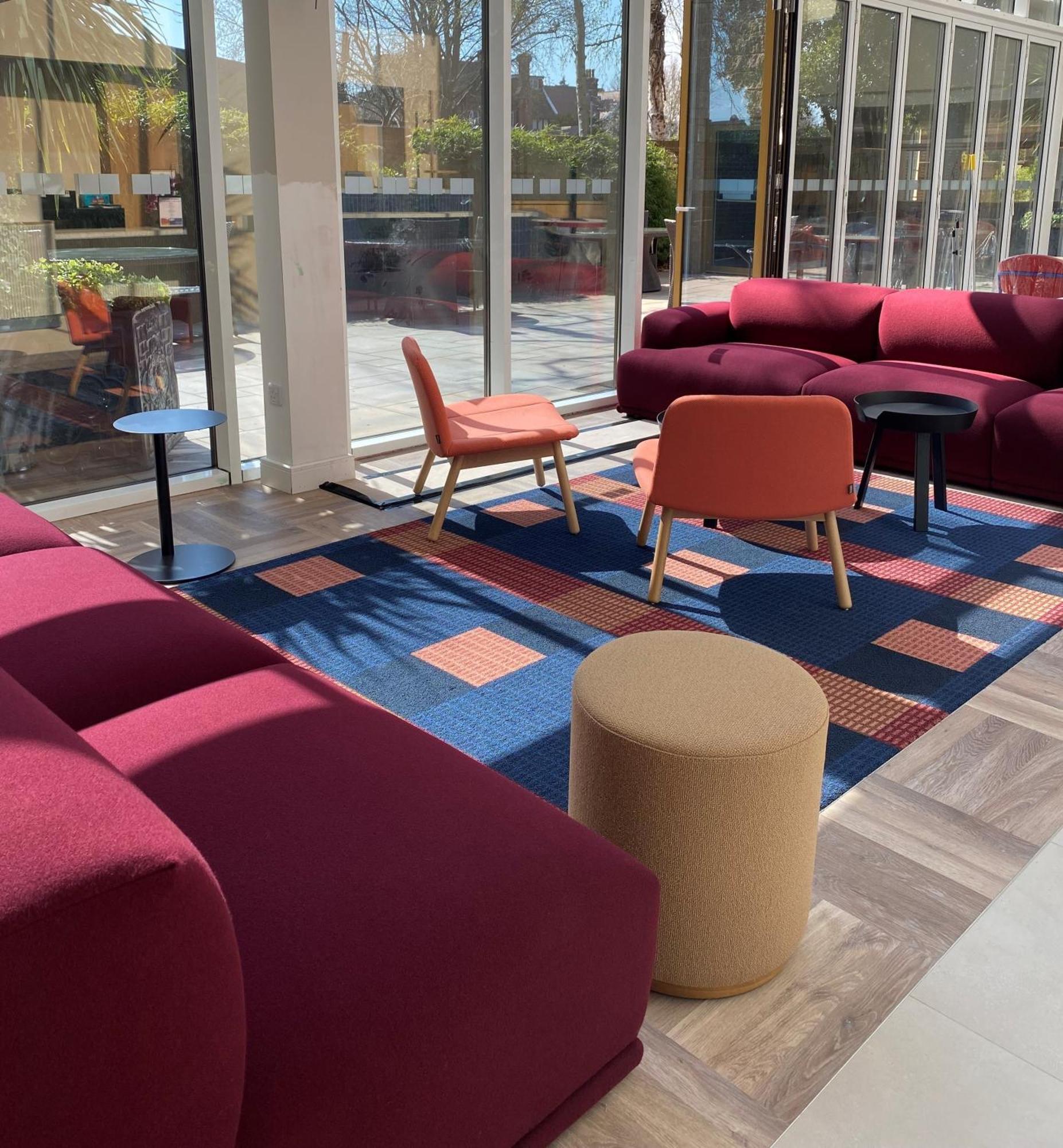 Holiday Inn Express Windsor By Ihg Exterior foto