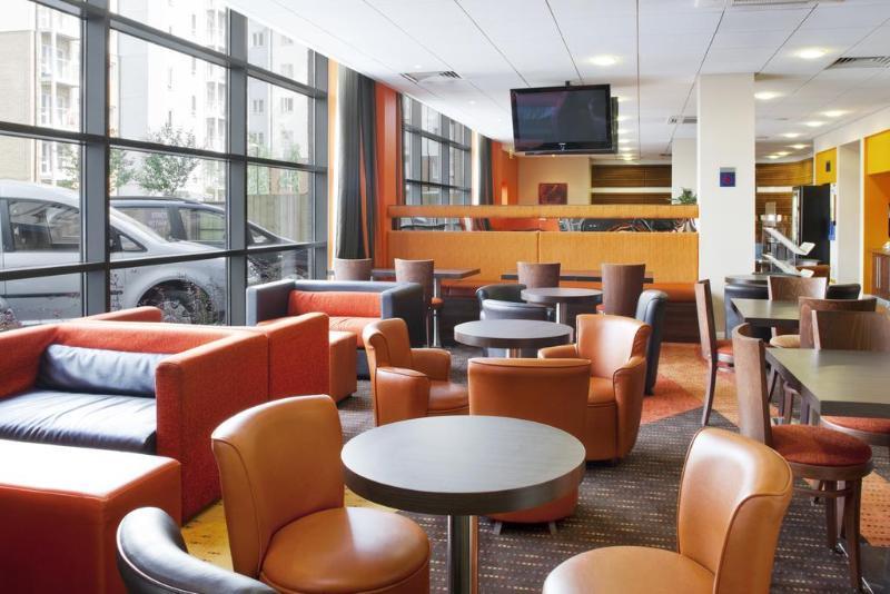 Holiday Inn Express Windsor By Ihg Exterior foto